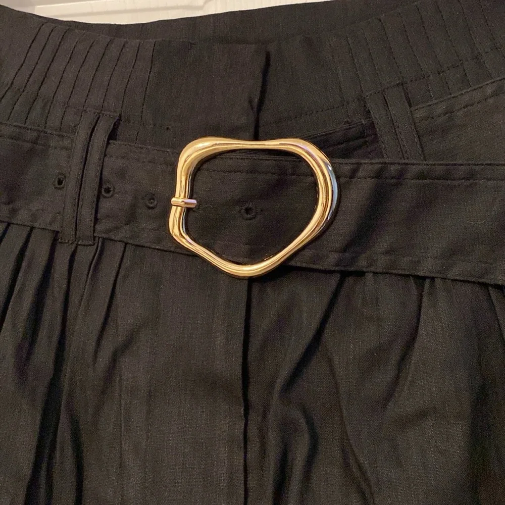 Brand new shorts very stylish with cuff.  High waisted. Midnight black - Picture 5 of 7